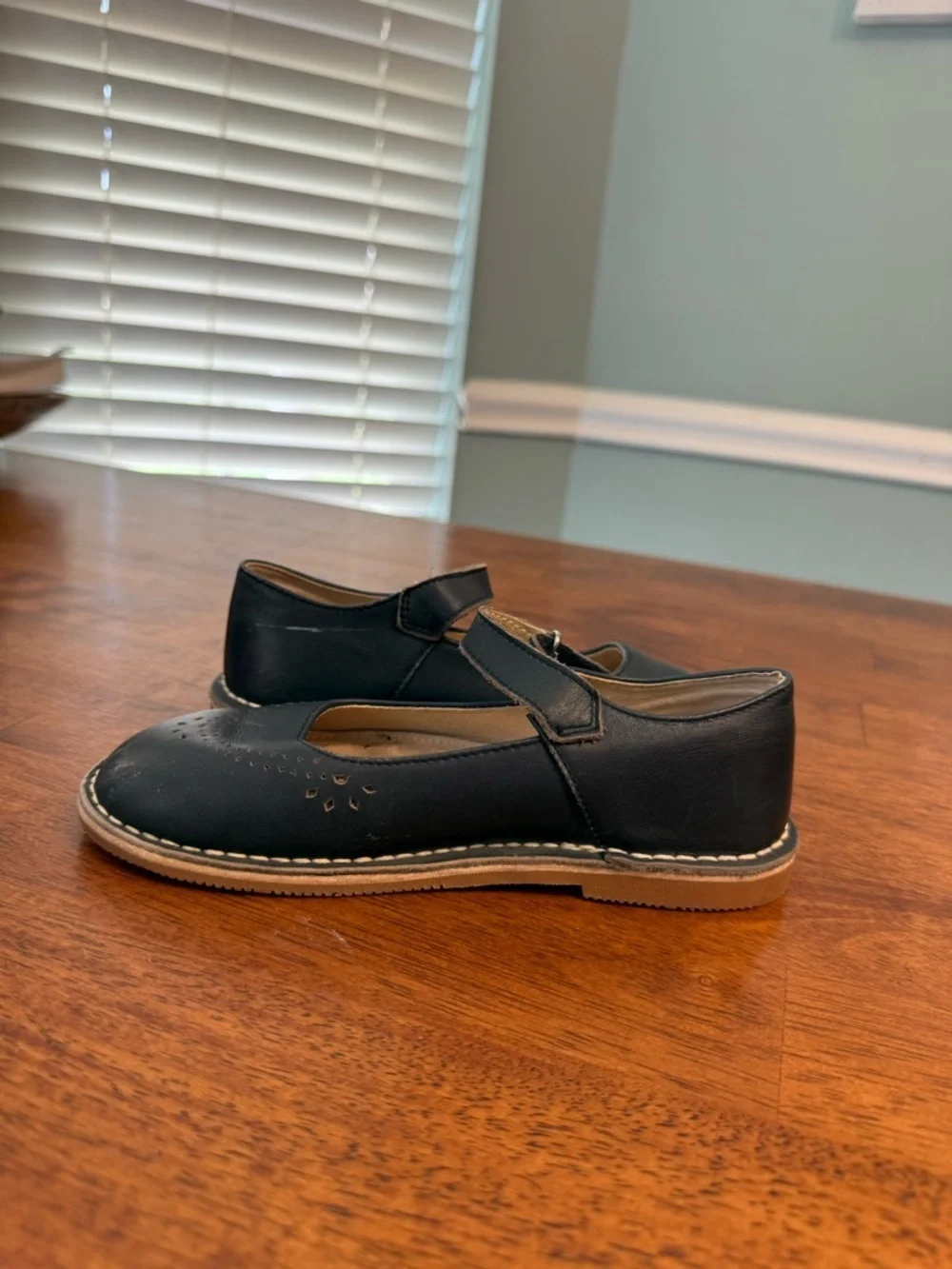 L'Amour Antonia Girls Mary Jane Shoes Navy Blue Leather Perforated School Size 1